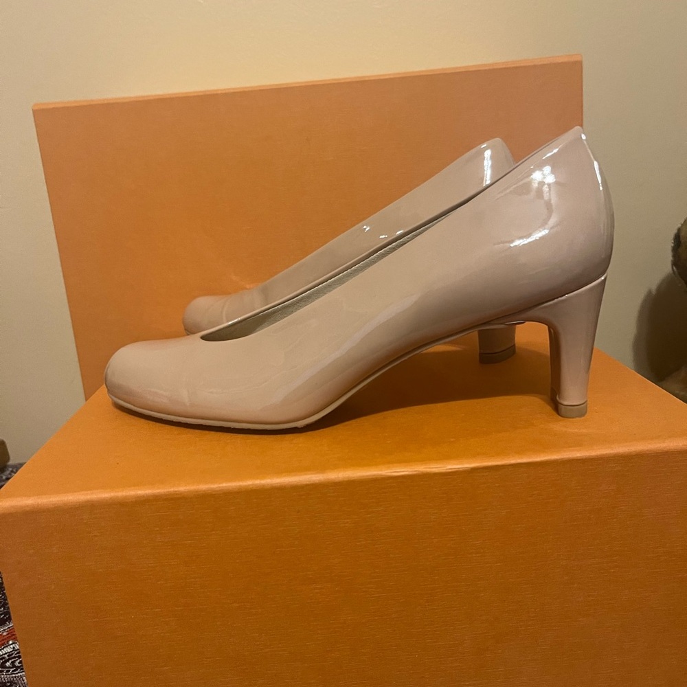 Elegant Beige Women's Pumps